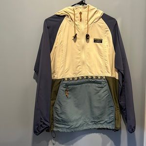 Size large LL Bean windbreaker/rain coat